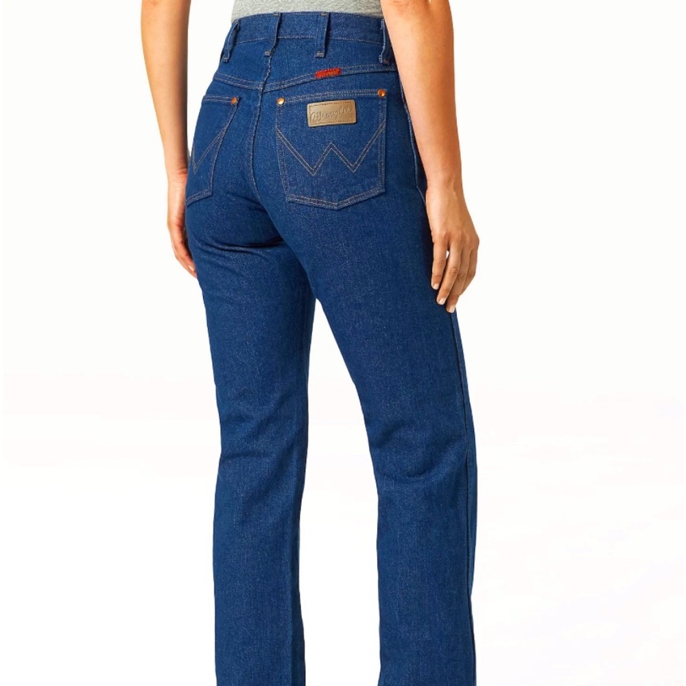 NWT- Womens Wrangler Cowboy Slim Fit